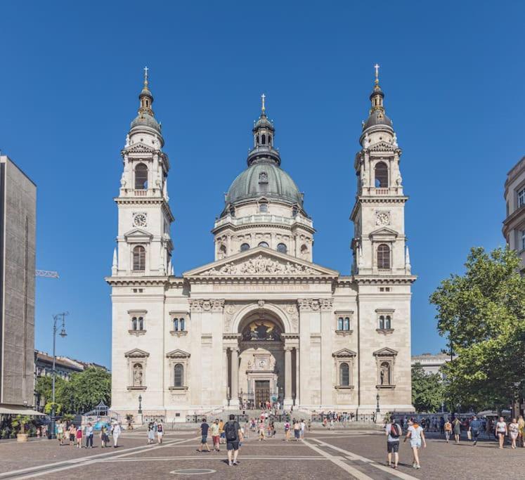 Quiet Rooms In The Bustling City Center Budapeste Exterior foto