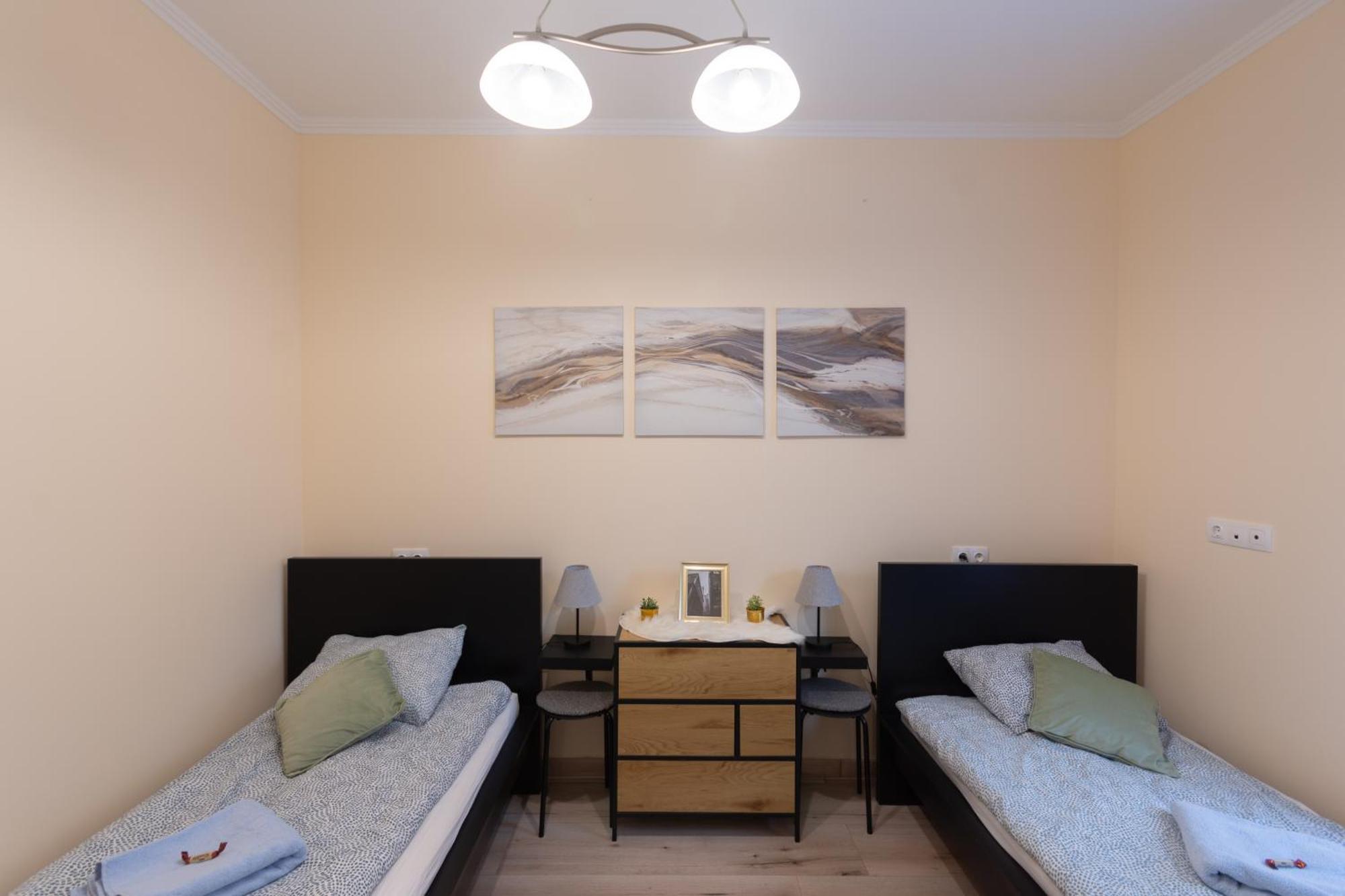 Quiet Rooms In The Bustling City Center Budapeste Exterior foto