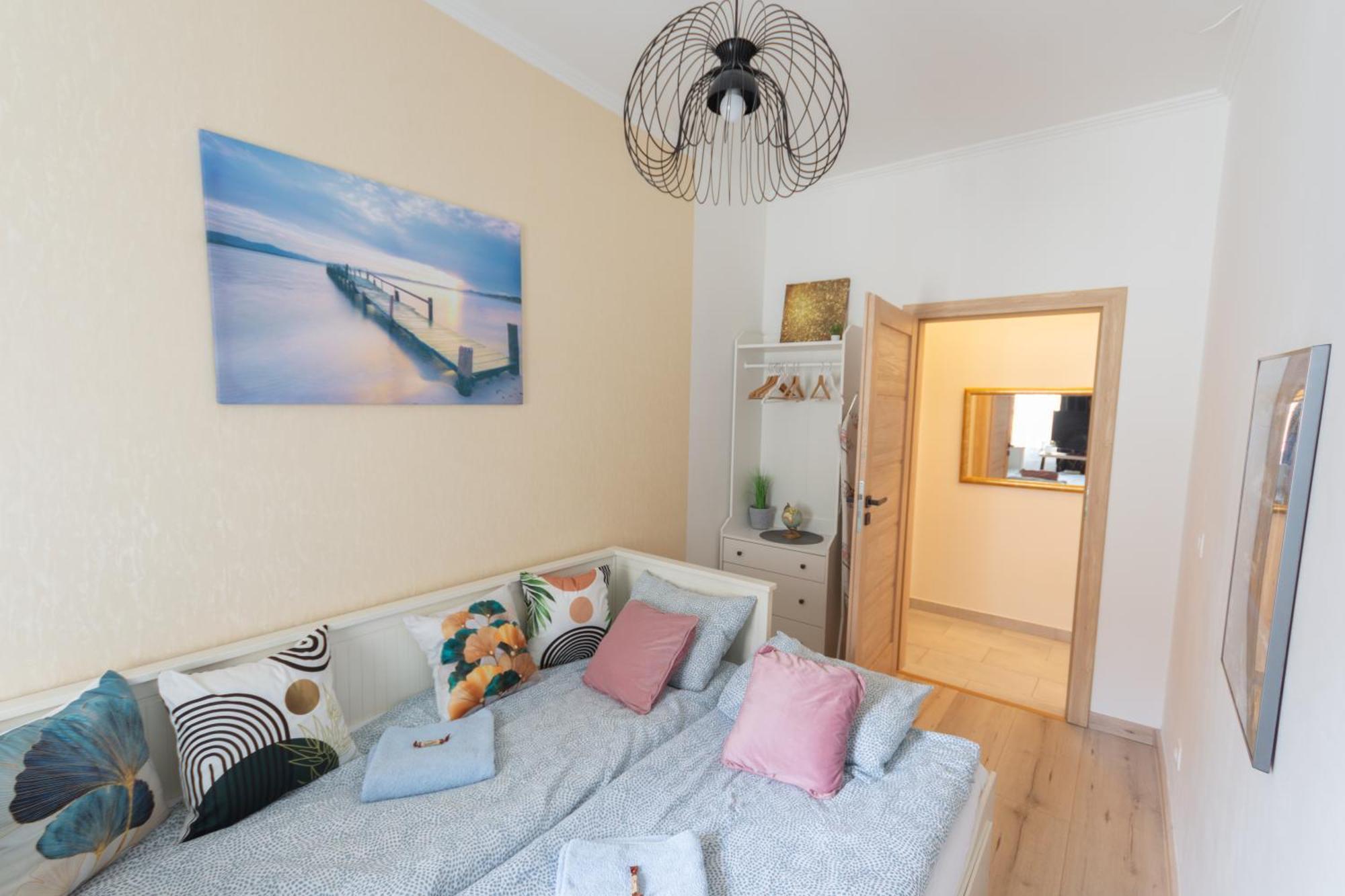 Quiet Rooms In The Bustling City Center Budapeste Exterior foto