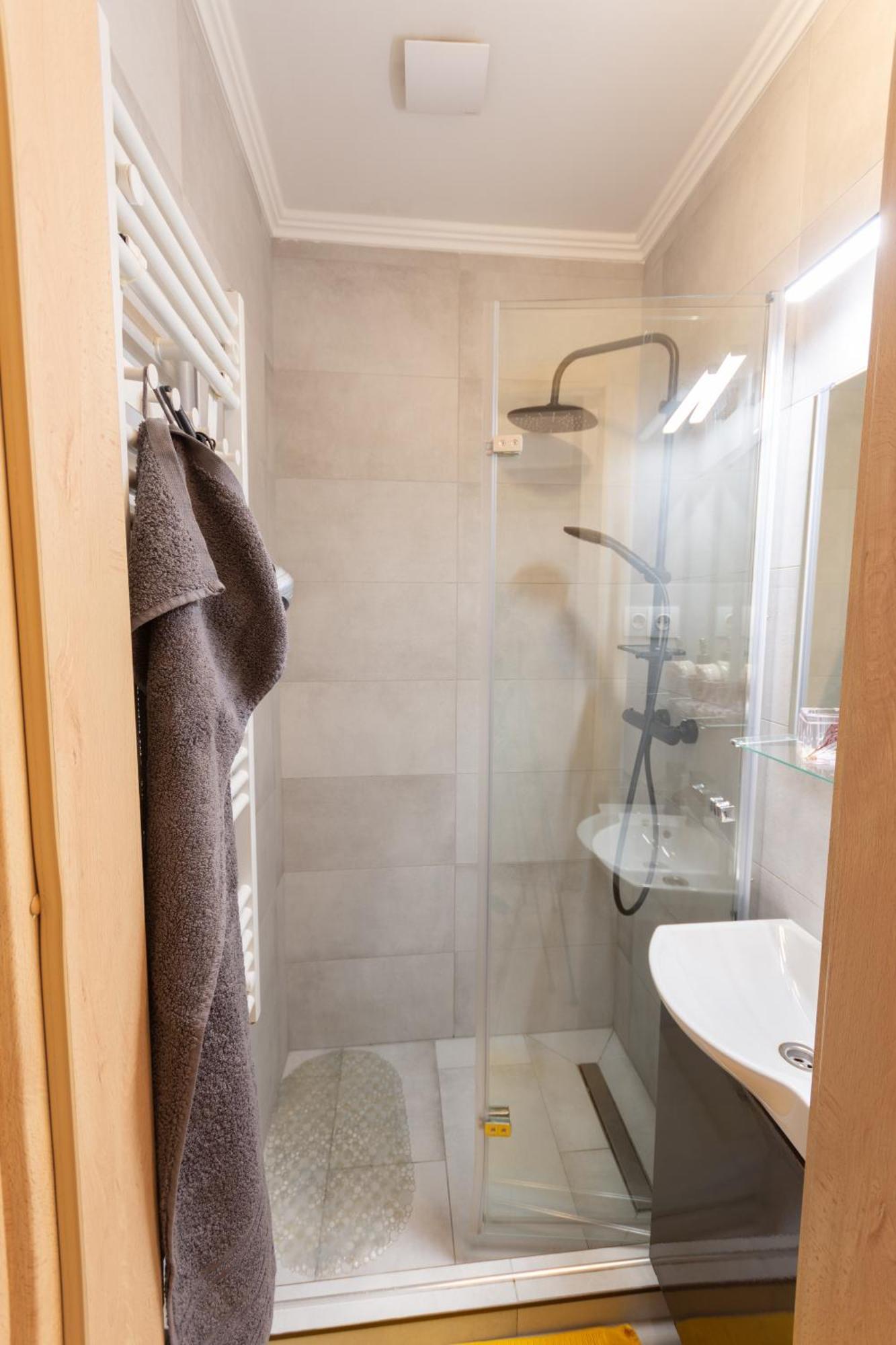 Quiet Rooms In The Bustling City Center Budapeste Exterior foto
