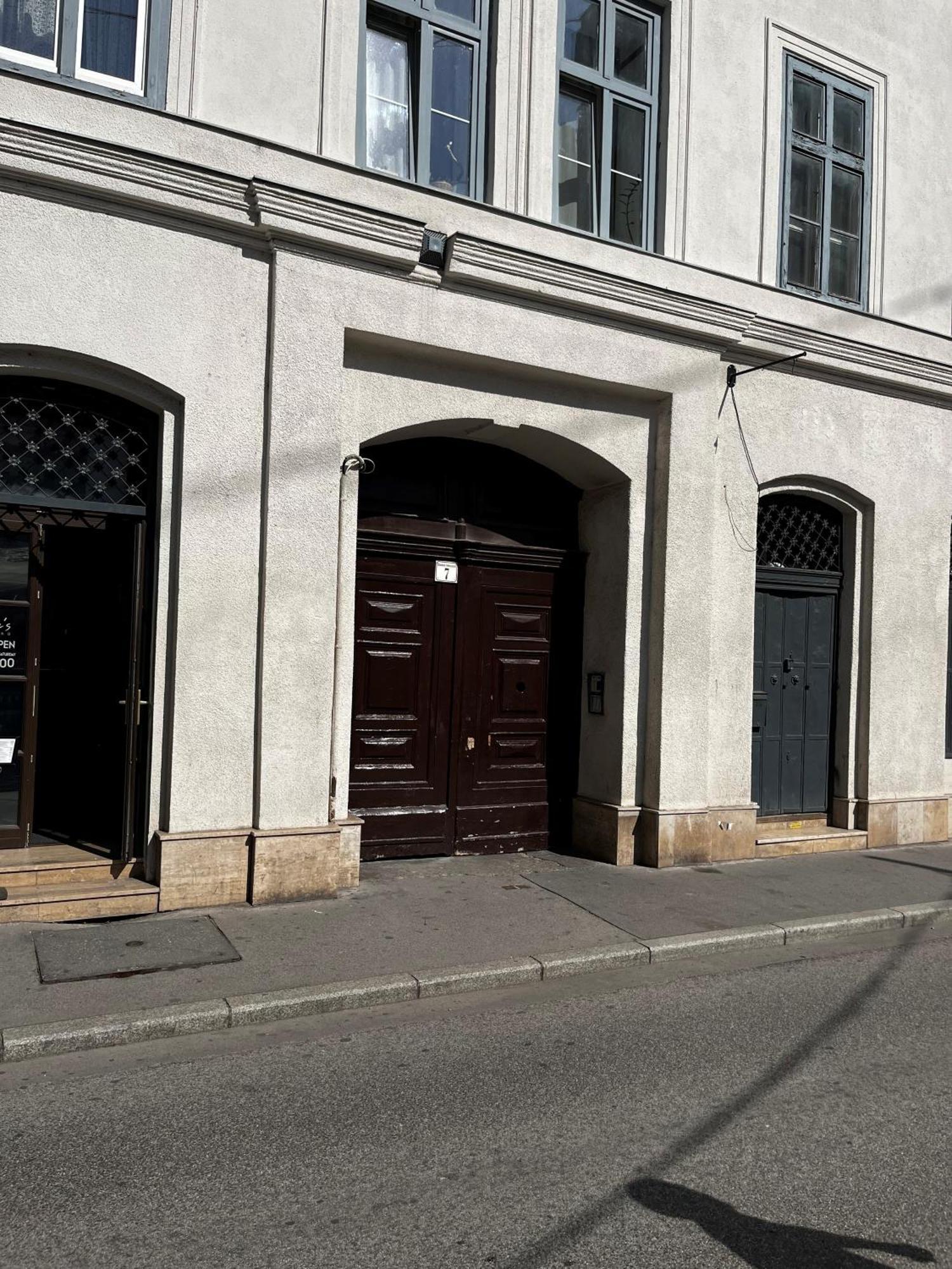 Quiet Rooms In The Bustling City Center Budapeste Exterior foto
